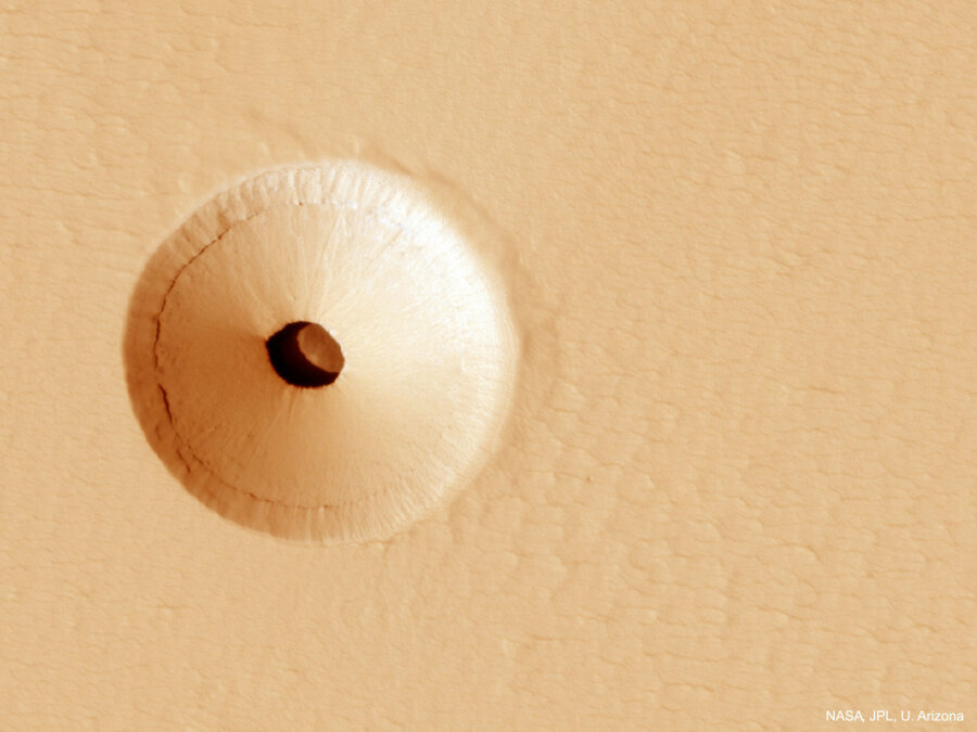 Elu Marsil? NASA pildistas mõistatuslikku suurt auku planeedi pinnal (